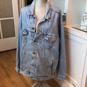 Vintage Men’s XXL Levi Jean denim jacket.